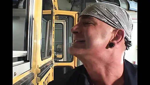 Desire Moore: Genç, Sıska, İstekli Bir Sarışın İçin Binilecek Dev Bir Yarrak