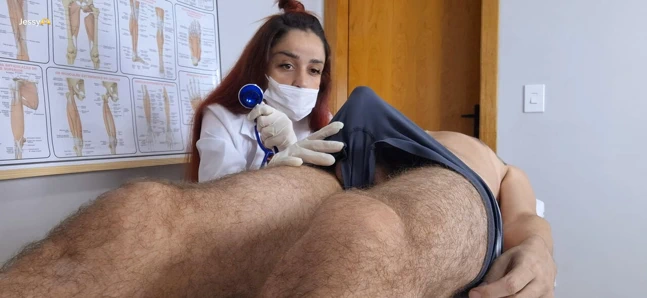 Hemşire hastanın yarağını dikizliyor!