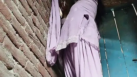 Desi aunty ko kapde badalte bade bade boobs dabaya