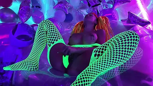 Neon rave solo dildo sikişi