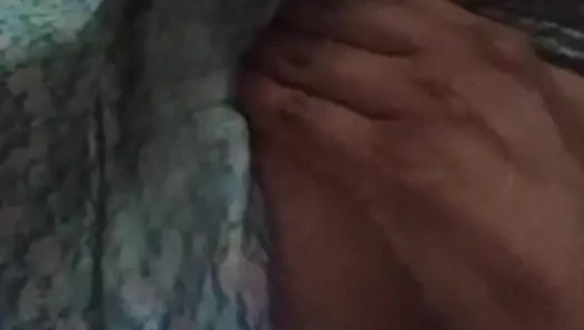 Asyalı Hintli desi kız arkadaş büyük göğüsler mms gibi sert sikiş ve büyük dildo ile sansasyonel ön sevişme videosu
