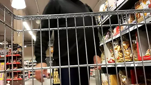 Einkaufen im Catsuit - 27.10.2020