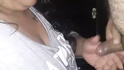 esposa dando una rica chupada a su marido