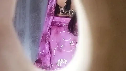 Üvey kız kardeşimin kıyafetlerini değiştirirken bir video çektim.