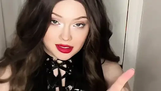 Orta yaşlı seksi kadın bisikletçi grup oyunuyla sikiş arkadaşını aldatıyor