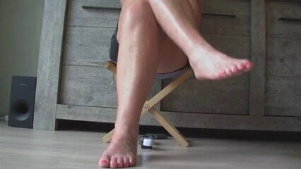 Güneşte çıplak ayakla oynamak