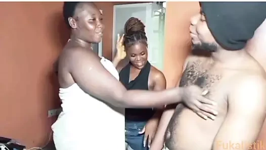 Üvey kız kardeşim ve ben büyük yarağını sikmek istiyoruz