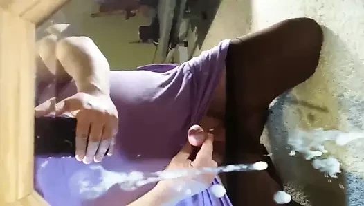 cumshot içinde mor elbise