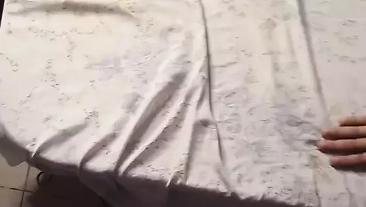 Yaramaz üvey kız kardeşimi arkadan vuruyorum