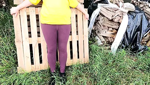 Çıplak memeler açık alanda tokatlıyor