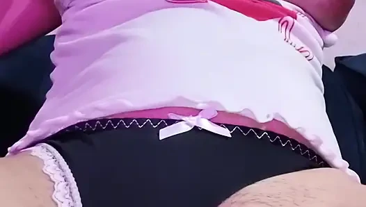 Brezilyalı Alice güzel vücudunu gösteriyor ve ona mastürbasyon yapıyor