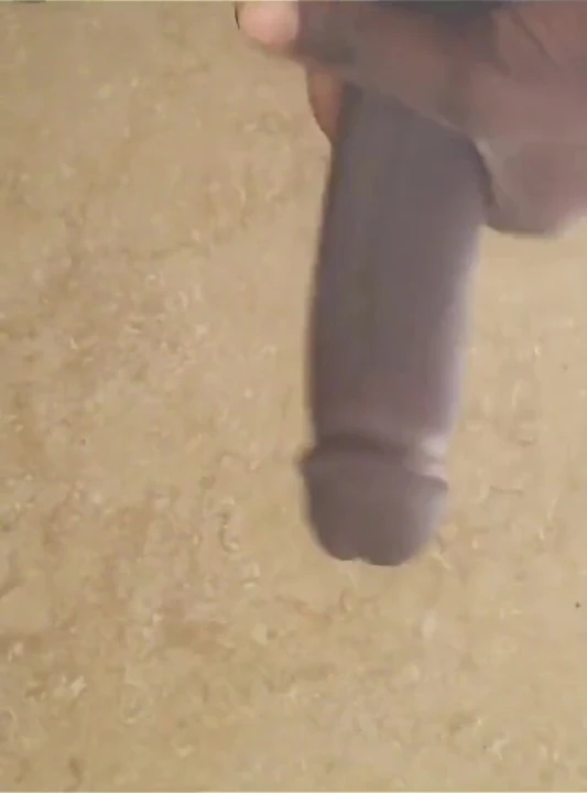 Dün siyah büyük yarağımı sıvazlama şeklimle kendimi tatmin ettim