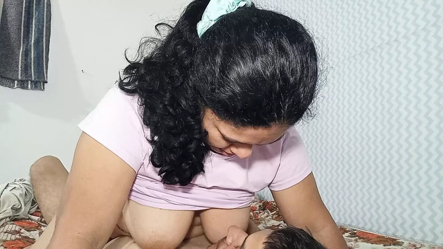 Подружка трахается на четвереньках, раком