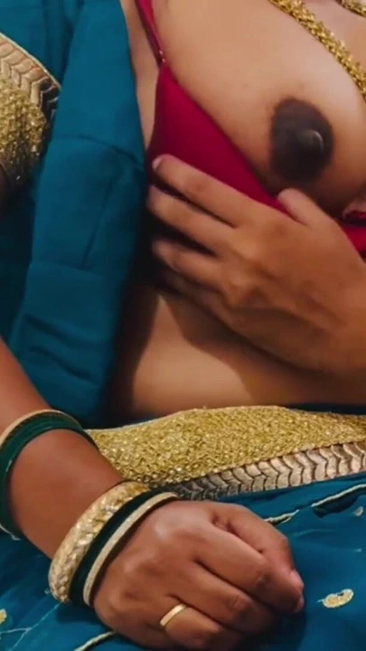 Güzel Desi Hintli yenge kayınbiraderi tarafından baştan çıkarılıyor ve ayakta domalarak sert yarağı tarafından sikiliyor. | Klip 1