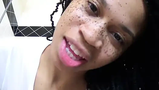 Islak tişört zamanı- tanrıça rosie reed ıslak tee küçük memeli azdırıyor-1080p hd