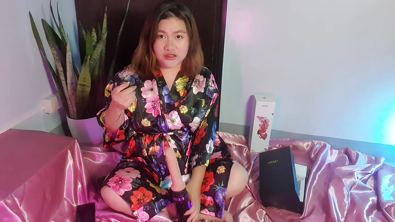 Ateşli tombul andrea honeyplaybox ile büyük boşalmanın tadını çıkarıyor