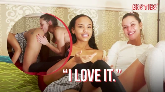 Ersties - ateşli Alman kızlar birbirlerini iyi hissettiriyor