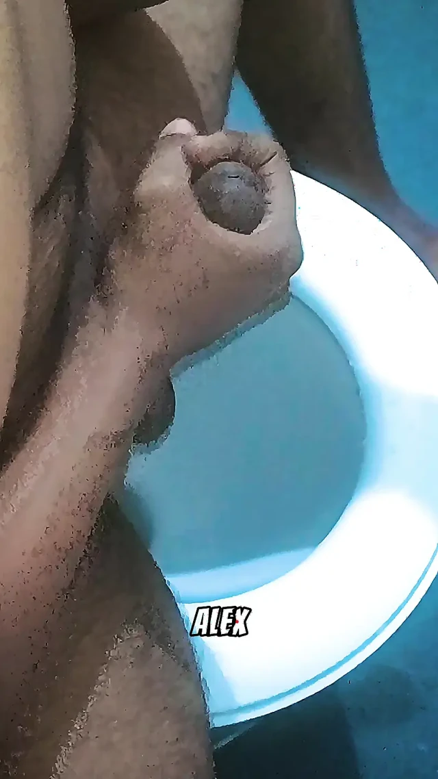 Tuvalette masterbating