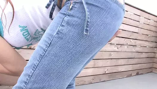 Junge Asiatin laesst sich fuer Geld auf dre typen ein