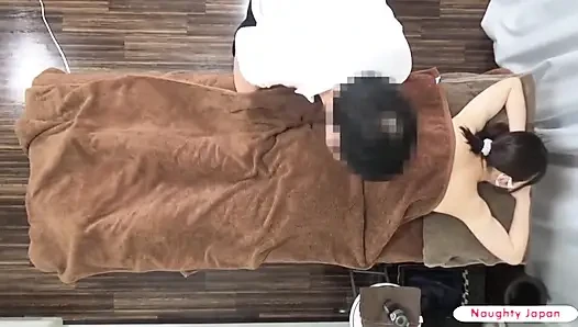 Uzun boylu ve muhteşem ofis güzeli, formlu vücuduyla iş yorgunluğundan kurtulmak için tekrar geri dönüyor