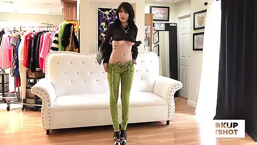 Bts - Leda Elizabeth güzel kıvrımlarıyla lensi azdırıyor!