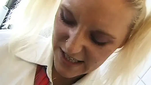 Ateşli Alman gençler parmaklıyor ve yarak emiyor nostaljik film