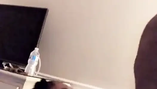 O anda bakıyor ve doğum günün kutlu olsun büyük üvey babam yarağım çok sert sikişiyor