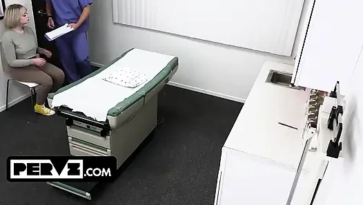 İri göğüslü Annie Archer ve Jack Vegas sapık doktordan özel muamele alıyor