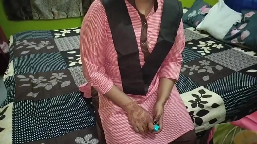 Üvey babam bana oje hediye etti ve karşılığında bekaretimi aldı