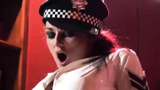 Memur mcslut sahip olan kaba lezbiyen seks ile bir milf