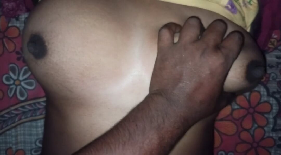 Bengalli boudir kochi kochi dudh dhore chudlam boudir sıkı voda