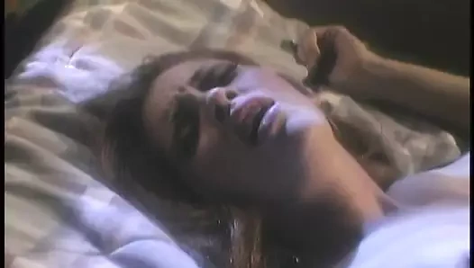 Esmer sürtük ile sevimli göt sürmek bir kalın horoz içinde yatak