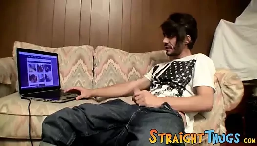 Devin uzun bir günün ardından kendini ödüllendiriyor