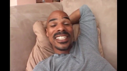 Büyük götlü zenci büyük yarağa biniyor