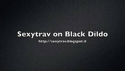 Travesti siyah dildo