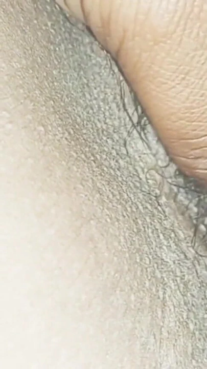 Pinay kız arkadaş ben amını oynarken porno izliyor | Klip 1