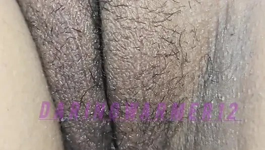 Beni görünce vajinası sulanıyor