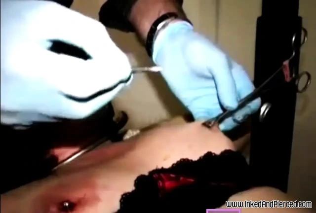 Dövmeli ve pirsingli - pirsingli ve dövmeli alt ve emo hatunlar