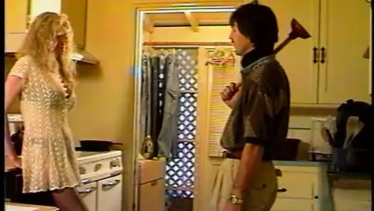 Sarışın aşık... Mutfakta seks