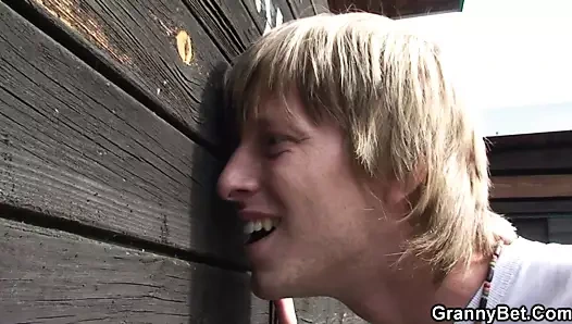 60 yaşındaki kadın kamuda becerdin alır