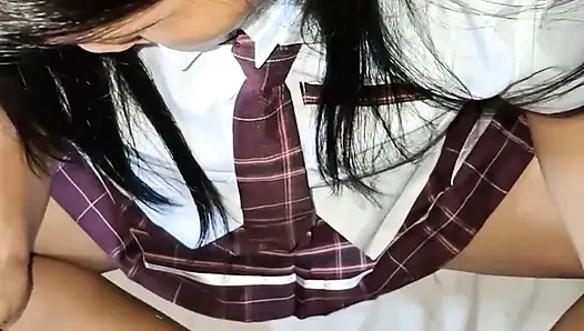 Erkek arkadaşıyla dolapta seks yapan bir kız