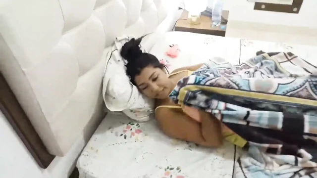 18 yaşındaki esmer büyük sarkık memeler