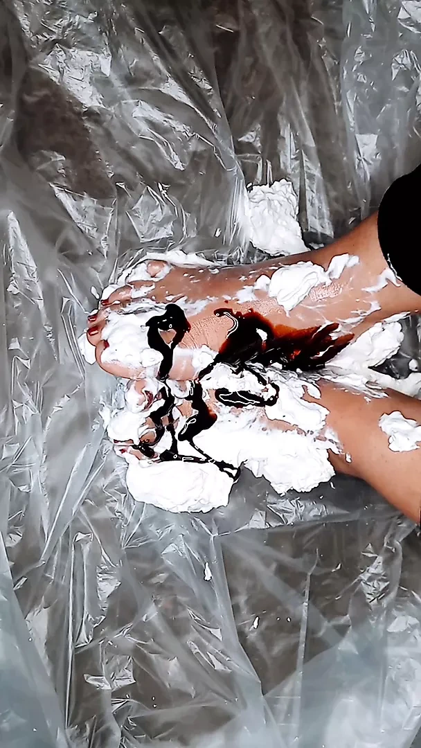 Chocolate feet sundae