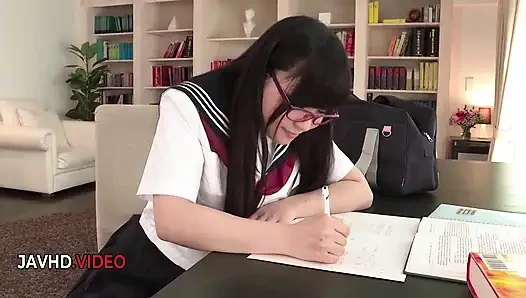 Rara Unno'nun öğretmeniyle daha iyi notlar için sınıfta patlayıcı oral seks