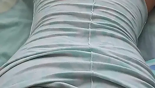 Yatak odasına girdim ve onu siktim