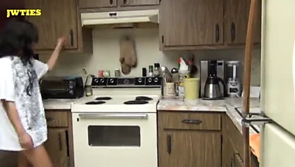 Baba ben senin kardeşini becerdim ve o da bana geldi