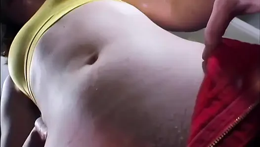 Ekstra Kıllı 90'ların Erkek Arkadaşı Kıllı Vücudunu Gösteriyor