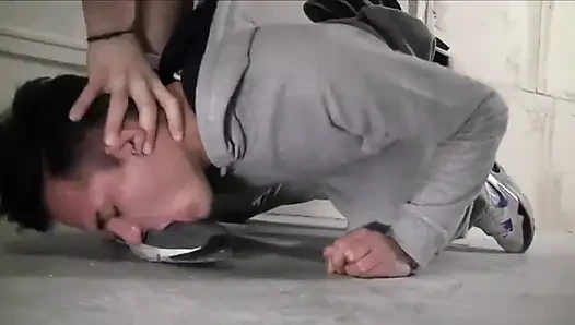 Sketboy - Mathieu Ferhati'nin ayaklarına tapıyor