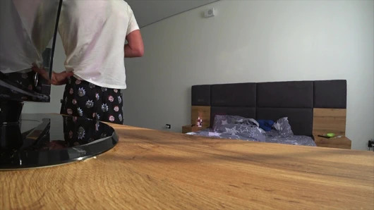 Gerçek hile. Ben işteyken eşim ve komşum evimde eğleniyor. ters ilişki