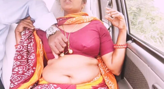 Aralarında bir şey tutan yollar. Arabada seks Telugu edepsizce konuşuyor.